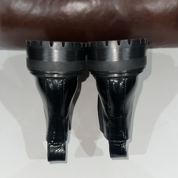 🔥🔥🔥Tory Burch Jessa Lug Sole Black Patent Leather Ankle Boots With Gold Hardware